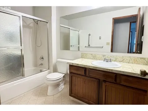 9824 NE Tanglewood Drive Vancouver WA 98664