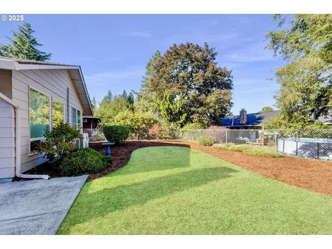 9824 NE Tanglewood Drive Vancouver WA 98664