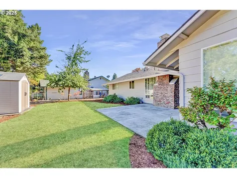 9824 NE Tanglewood Drive Vancouver WA 98664
