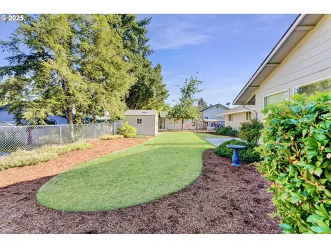 9824 NE Tanglewood Drive Vancouver WA 98664