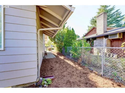 9824 NE Tanglewood Drive Vancouver WA 98664