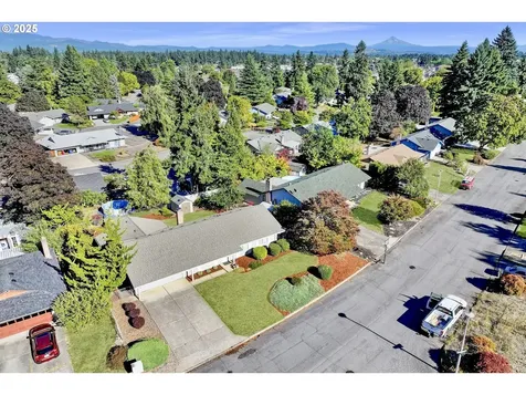 9824 NE Tanglewood Drive Vancouver WA 98664