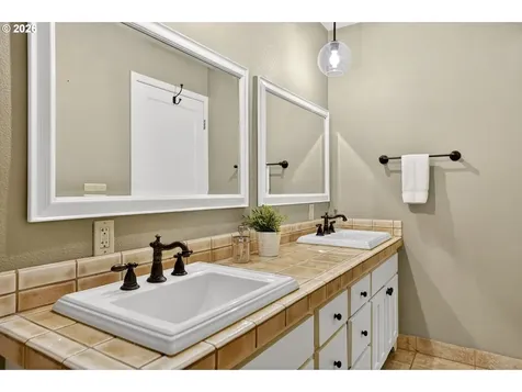 1433 SW Highland Road Portland OR 97221