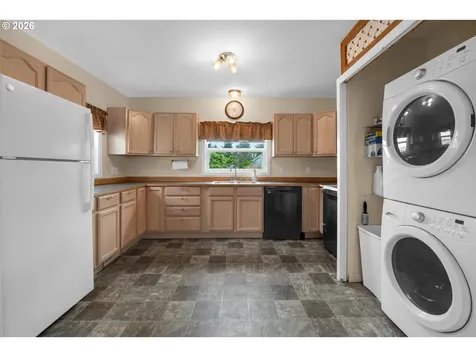 97 Dresden Street Astoria OR 97103