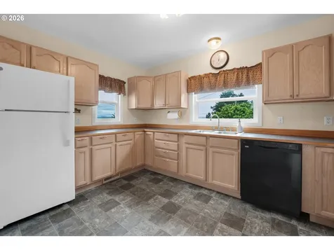 97 Dresden Street Astoria OR 97103