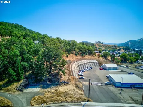 797 NE Garden Valley Boulevard Roseburg OR 97470