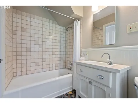 1027 SW Grover Street Portland OR 97239