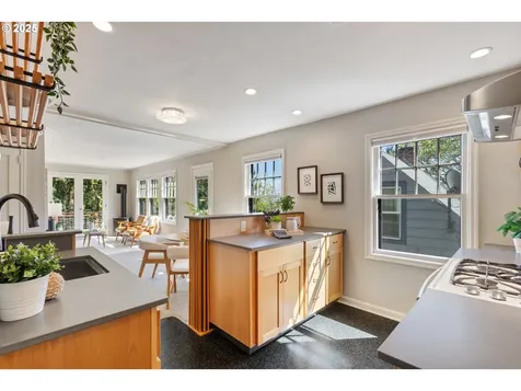 1027 SW Grover Street Portland OR 97239