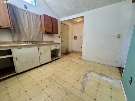 1860 W 12th Avenue Eugene OR 97402