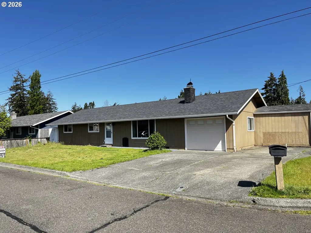 2385 19th Street Florence OR 97439