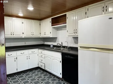 2385 19th Street Florence OR 97439