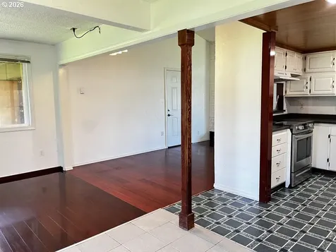 2385 19th Street Florence OR 97439