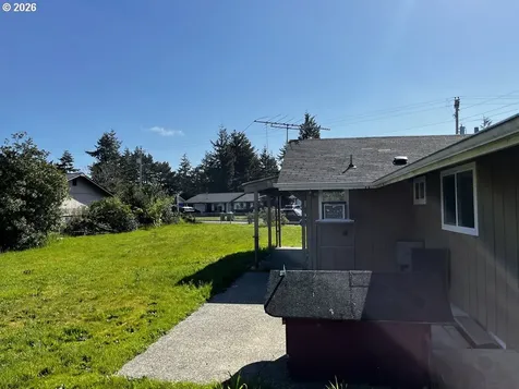 2385 19th Street Florence OR 97439