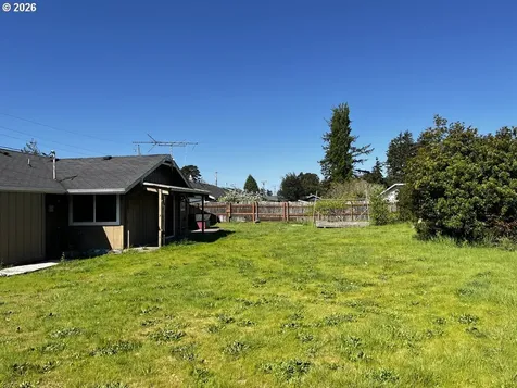 2385 19th Street Florence OR 97439