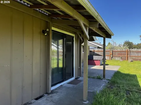 2385 19th Street Florence OR 97439