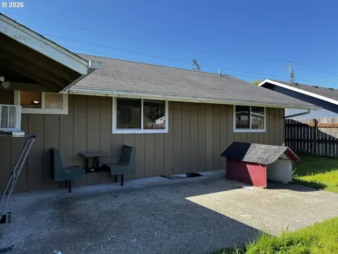 2385 19th Street Florence OR 97439