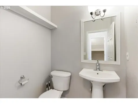 1807 N 8th Way Ridgefield WA 98642
