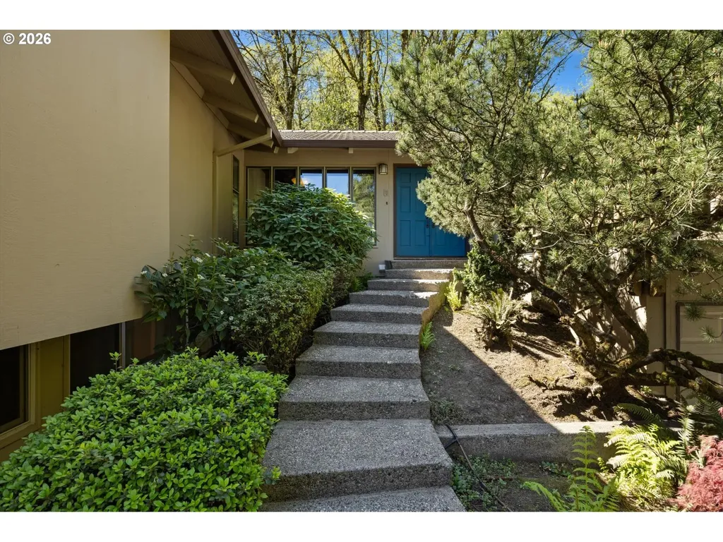 560 Milburn Court Lake Oswego OR 97034