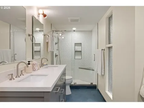 560 Milburn Court Lake Oswego OR 97034