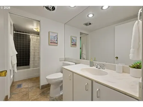 560 Milburn Court Lake Oswego OR 97034
