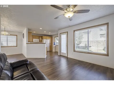1057 SW 24th Street Troutdale OR 97060