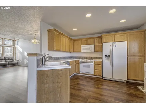1057 SW 24th Street Troutdale OR 97060
