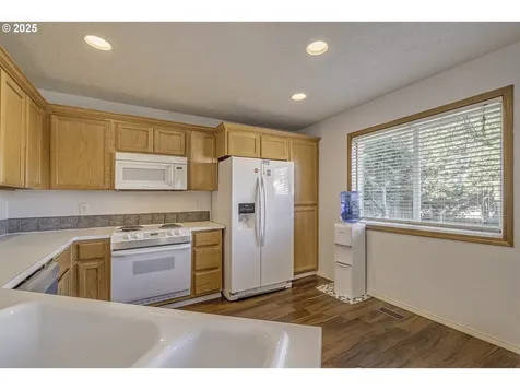 1057 SW 24th Street Troutdale OR 97060