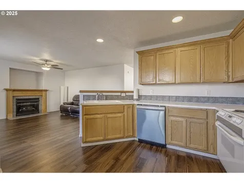 1057 SW 24th Street Troutdale OR 97060