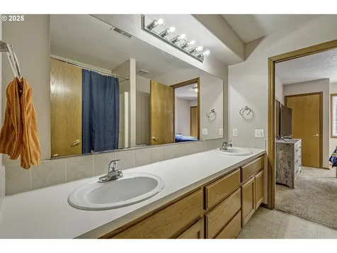 1057 SW 24th Street Troutdale OR 97060
