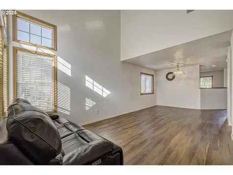 1057 SW 24th Street Troutdale OR 97060