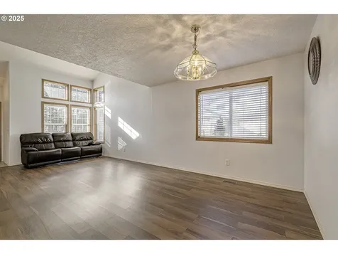 1057 SW 24th Street Troutdale OR 97060