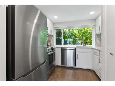 118 N Hayden Bay Drive Portland OR 97217