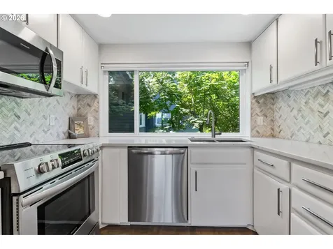 118 N Hayden Bay Drive Portland OR 97217