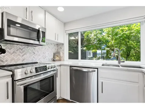 118 N Hayden Bay Drive Portland OR 97217