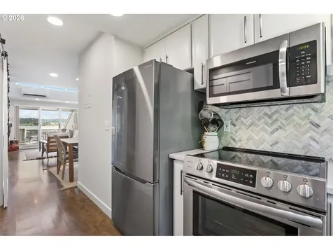 118 N Hayden Bay Drive Portland OR 97217