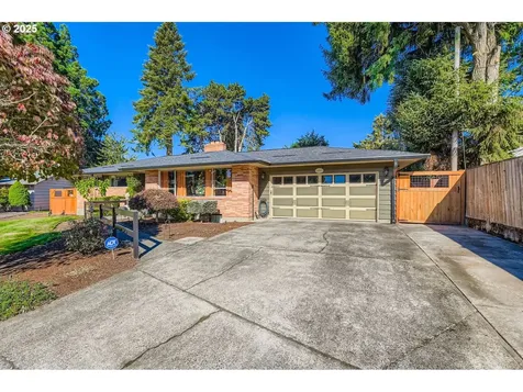 10311 NE Russell Court Portland OR 97220