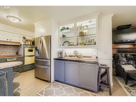 10311 NE Russell Court Portland OR 97220