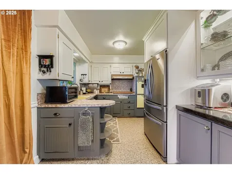 10311 NE Russell Court Portland OR 97220