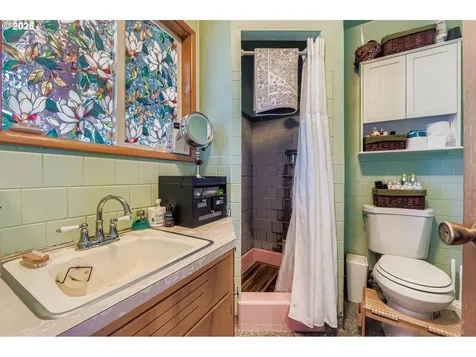 10311 NE Russell Court Portland OR 97220
