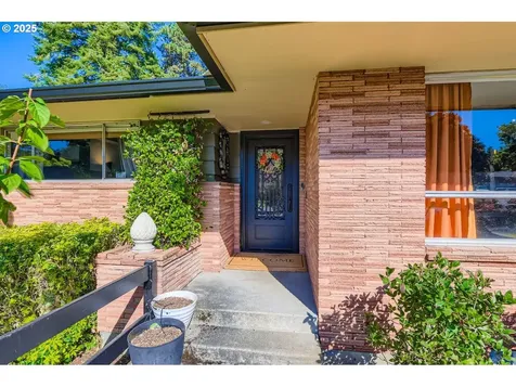 10311 NE Russell Court Portland OR 97220