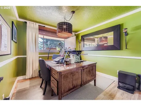 10311 NE Russell Court Portland OR 97220