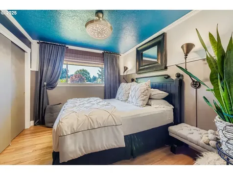 10311 NE Russell Court Portland OR 97220