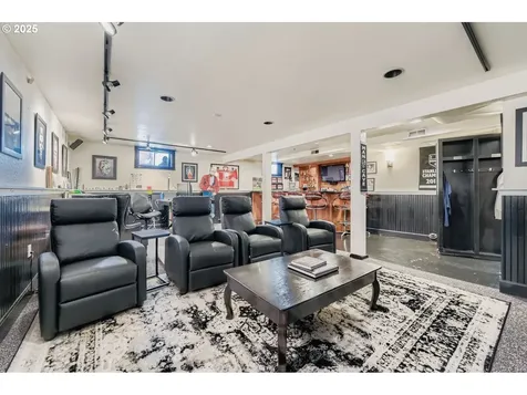 10311 NE Russell Court Portland OR 97220