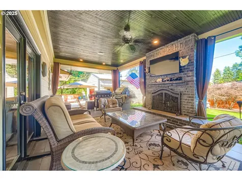 10311 NE Russell Court Portland OR 97220