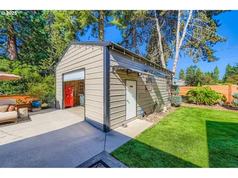 10311 NE Russell Court Portland OR 97220