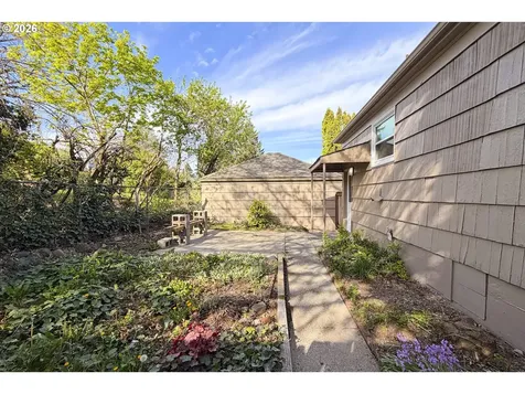 7020 NE Halsey Street Portland OR 97213