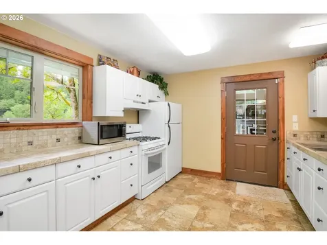 132 Cougar Creek Road Oakland OR 97462