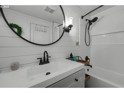 1858 5th Street Astoria OR 97103