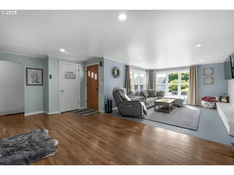 1858 5th Street Astoria OR 97103