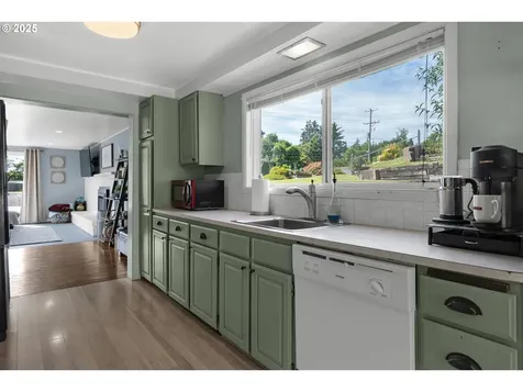 1858 5th Street Astoria OR 97103